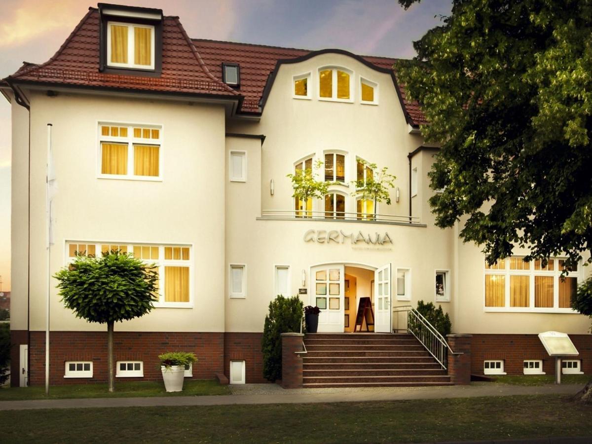 Germania Hotel Am Schlosspark Meyenburg  Exterior photo